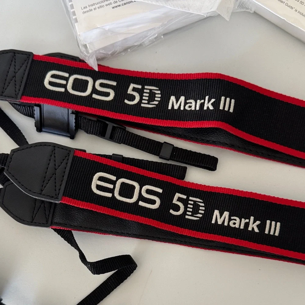 Canon EOS 5D Mark III Accessories only - Picture 2 of 8